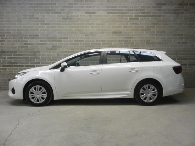 View TOYOTA AVENSIS 1.6 D-4D Active Touring Sports Euro 6 (s/s) 5dr