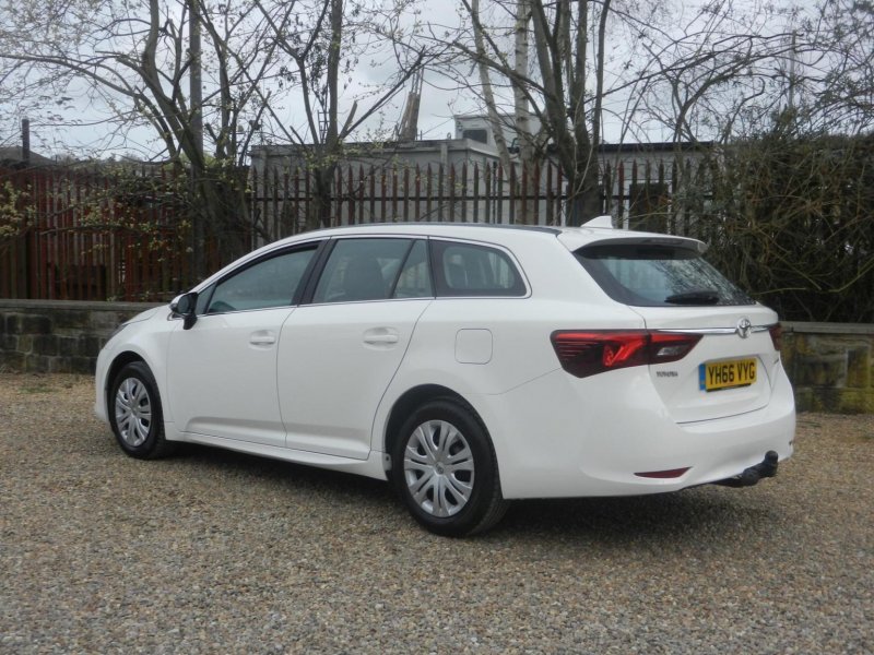 TOYOTA AVENSIS