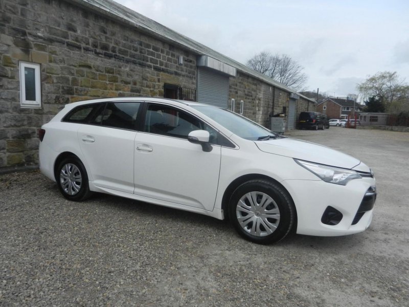 TOYOTA AVENSIS