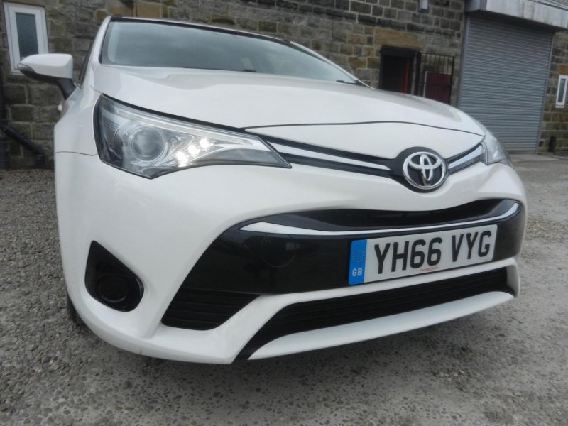 TOYOTA AVENSIS
