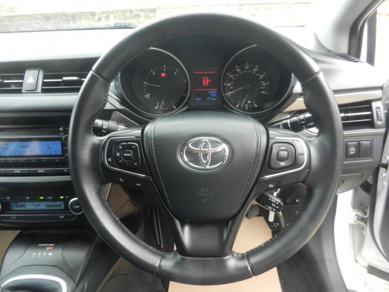TOYOTA AVENSIS