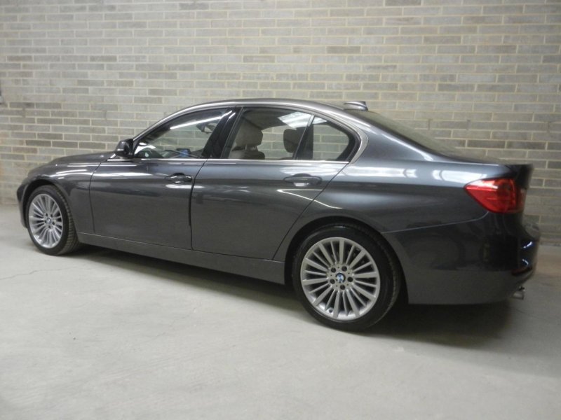View BMW 3 SERIES 2.0 320d Luxury Euro 5 (s/s) 4dr