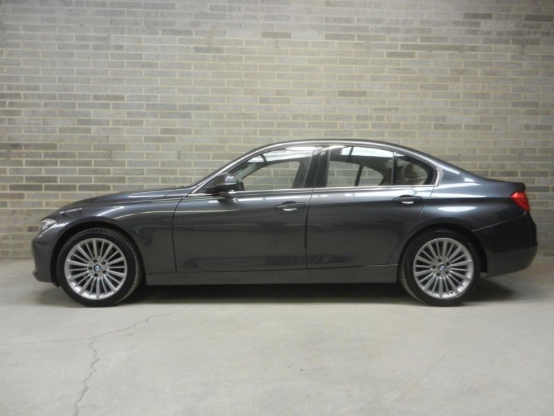 View BMW 3 SERIES 2.0 320d Luxury Euro 5 (s/s) 4dr