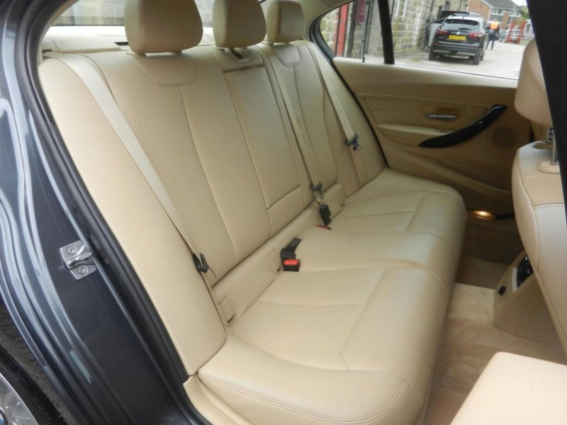 BMW 3 SERIES