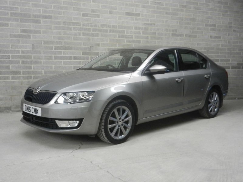 View SKODA OCTAVIA 1.6 TDI Elegance DSG Euro 5 (s/s) 5dr