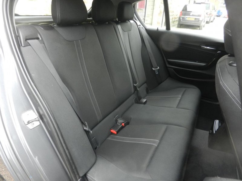 BMW 1 SERIES