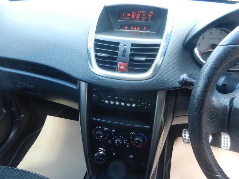 PEUGEOT 207