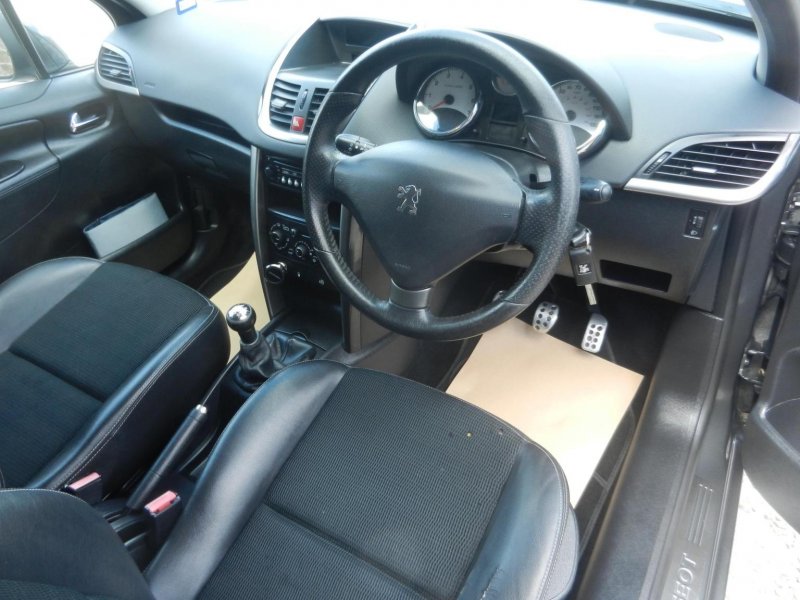 PEUGEOT 207
