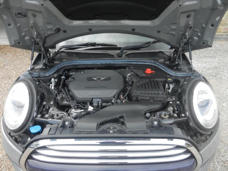 MINI HATCH