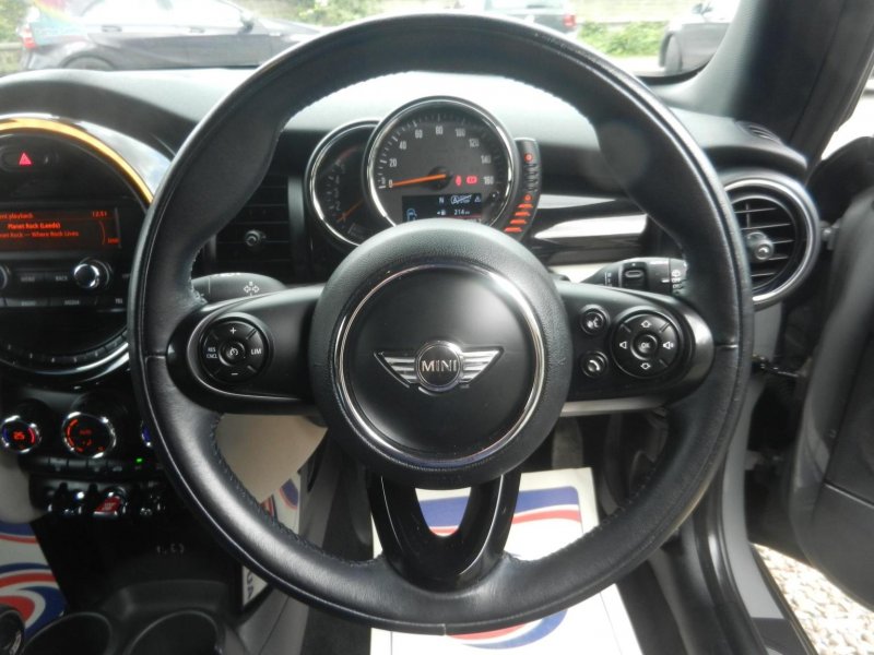 MINI HATCH