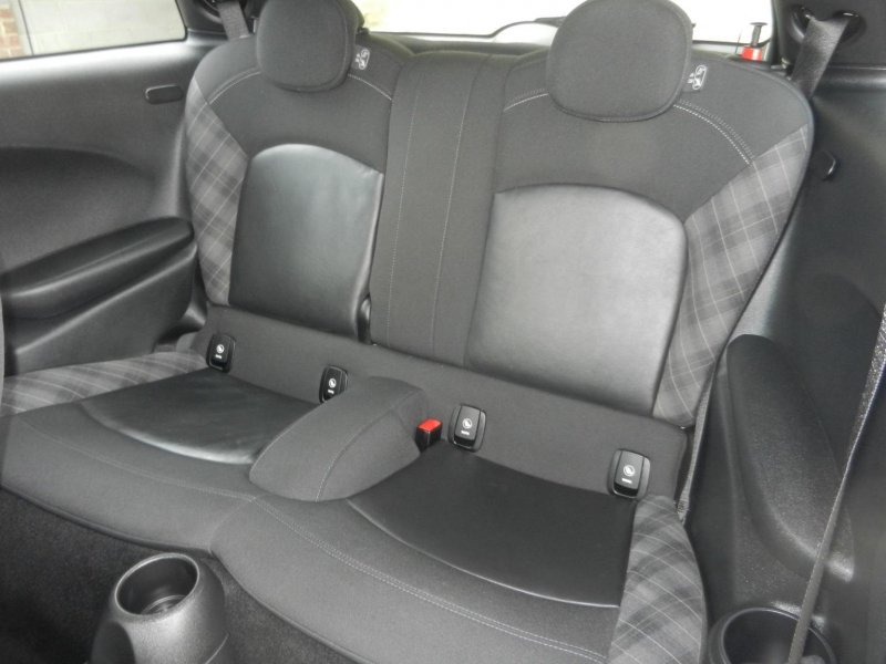 MINI HATCH