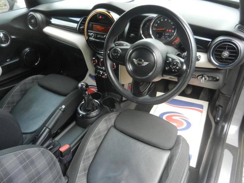 MINI HATCH