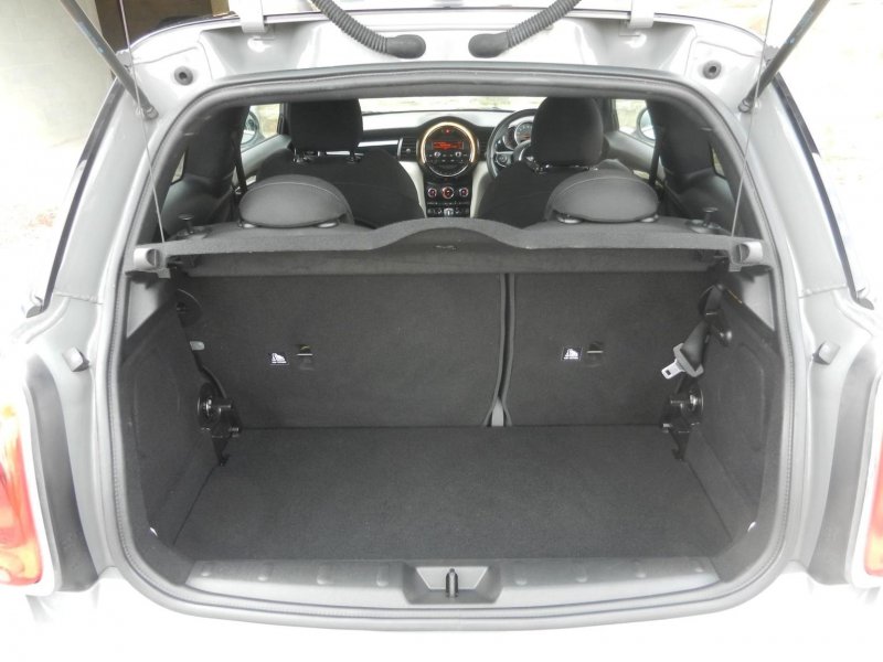 MINI HATCH