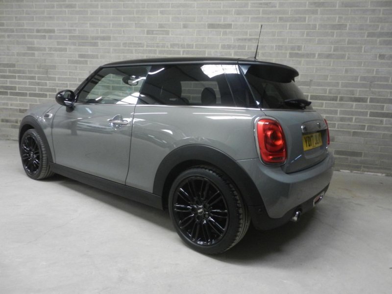 View MINI HATCH 1.5 Cooper D Euro 6 (s/s) 3dr