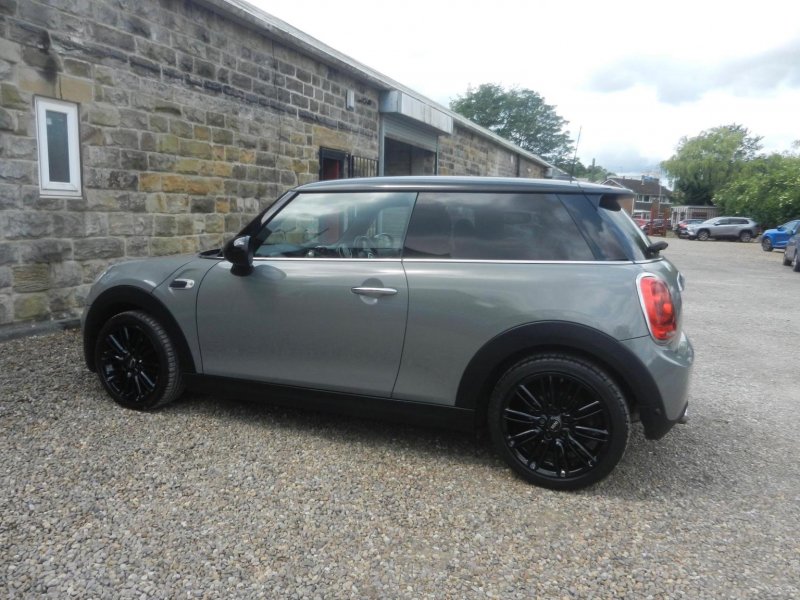 MINI HATCH