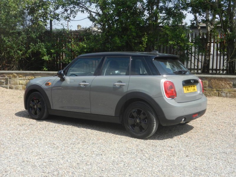 View MINI HATCH 1.5 Cooper Auto Euro 6 (s/s) 5dr