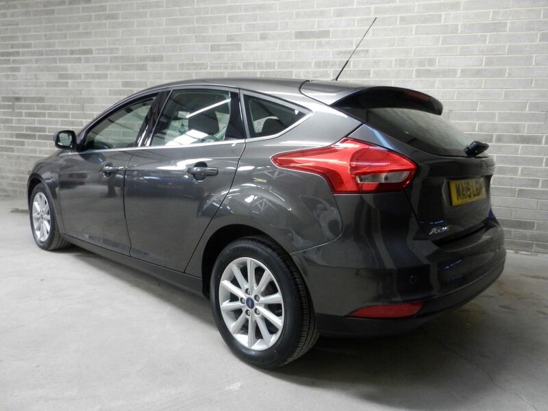 View FORD FOCUS 1.6 Titanium Powershift Euro 6 5dr