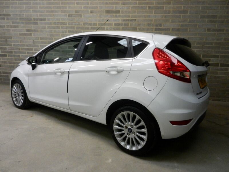 View FORD FIESTA 1.6 Titanium 5dr