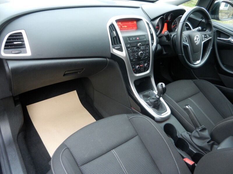 VAUXHALL ASTRA