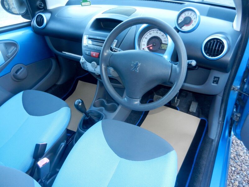 PEUGEOT 107