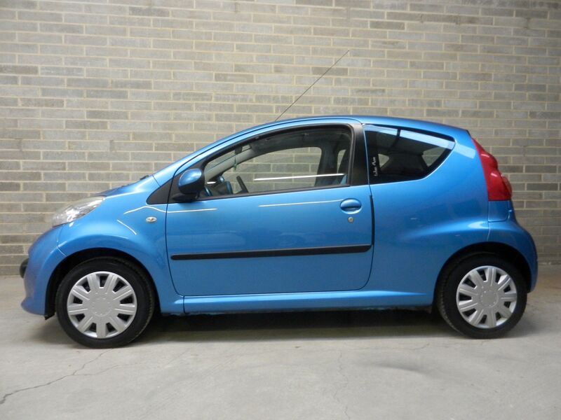 View PEUGEOT 107 1.0 12V Urban Move Euro 4 3dr