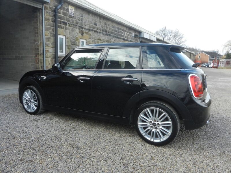 MINI HATCH