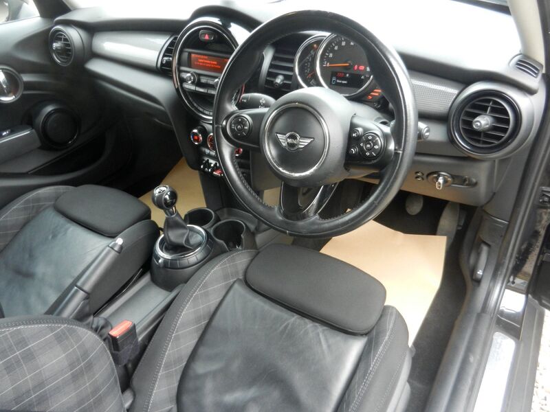 MINI HATCH