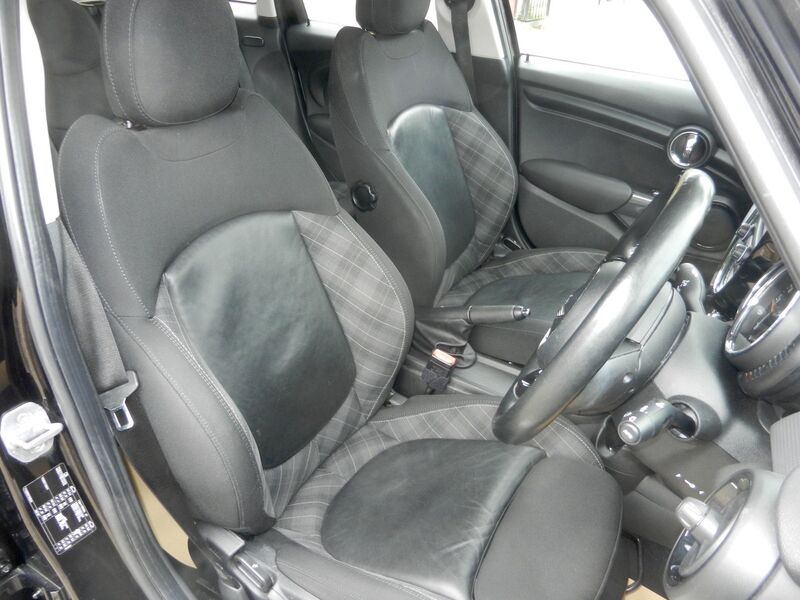 MINI HATCH