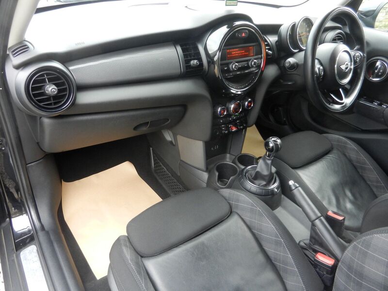 MINI HATCH