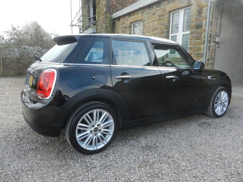 MINI HATCH