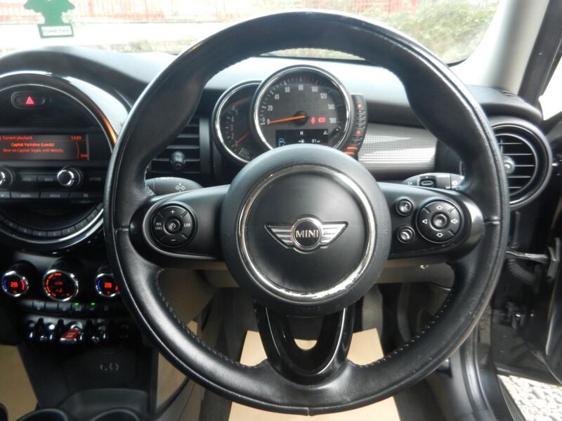 MINI HATCH