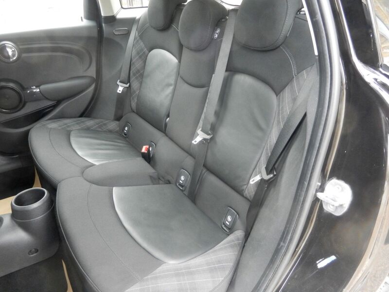 MINI HATCH