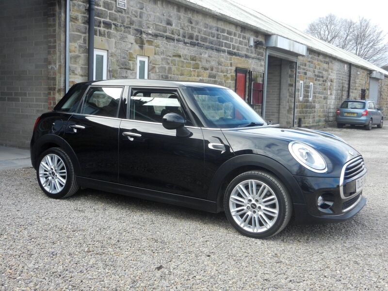 MINI HATCH