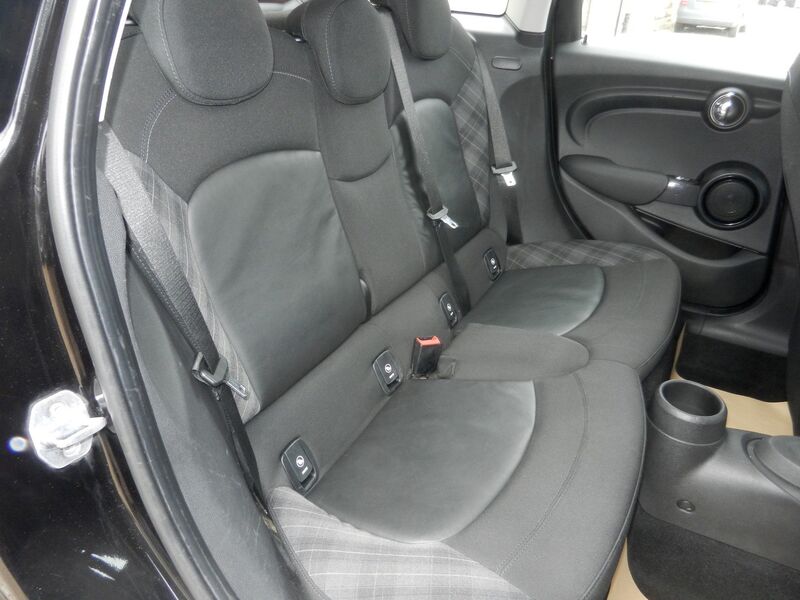 MINI HATCH