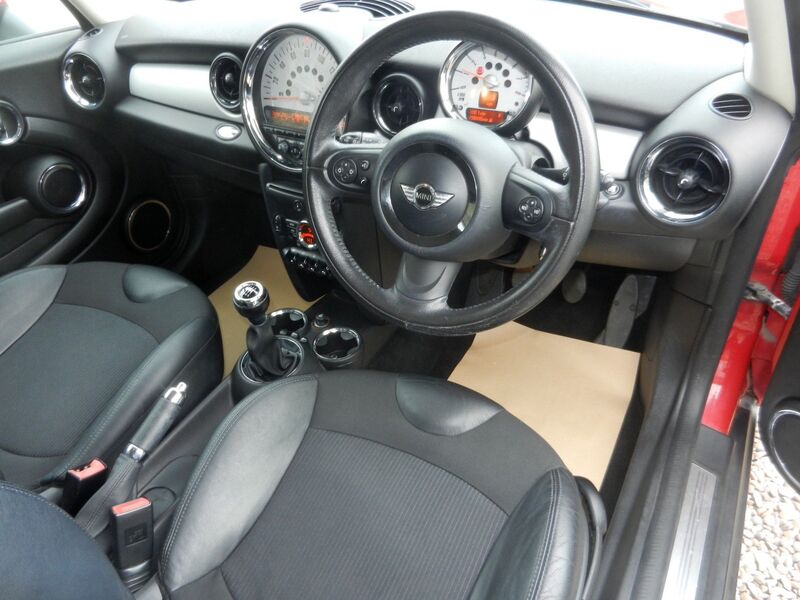 MINI HATCH