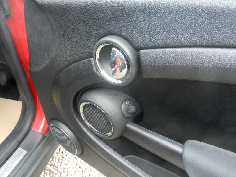 MINI HATCH
