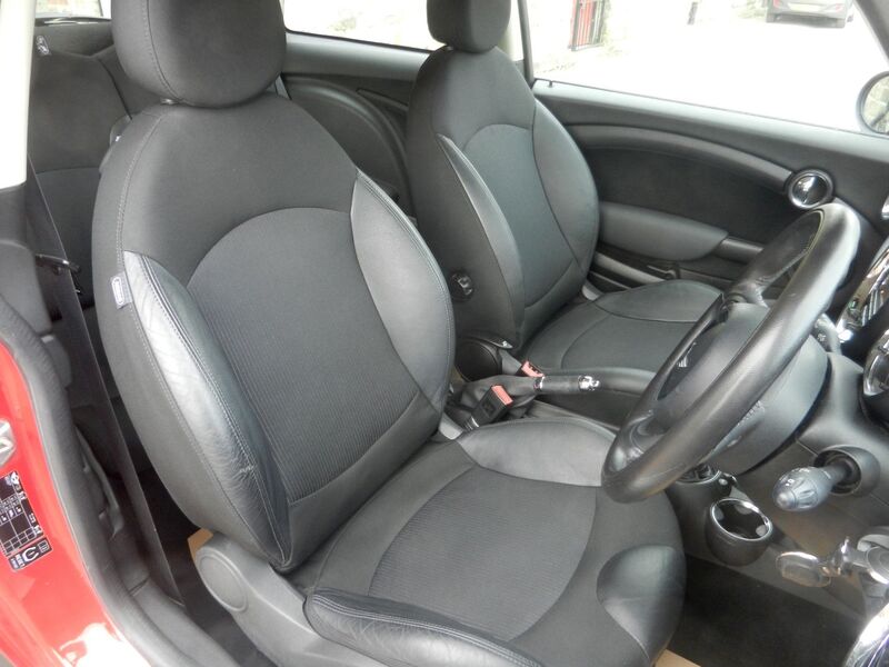 MINI HATCH
