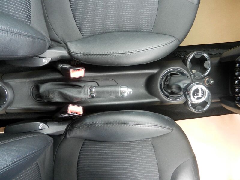 MINI HATCH