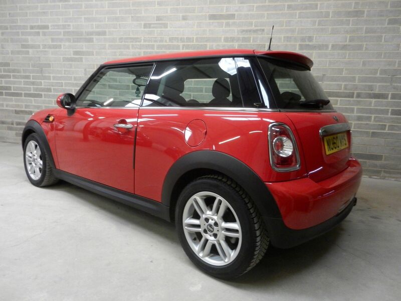 View MINI HATCH 1.6 Cooper Euro 5 3dr