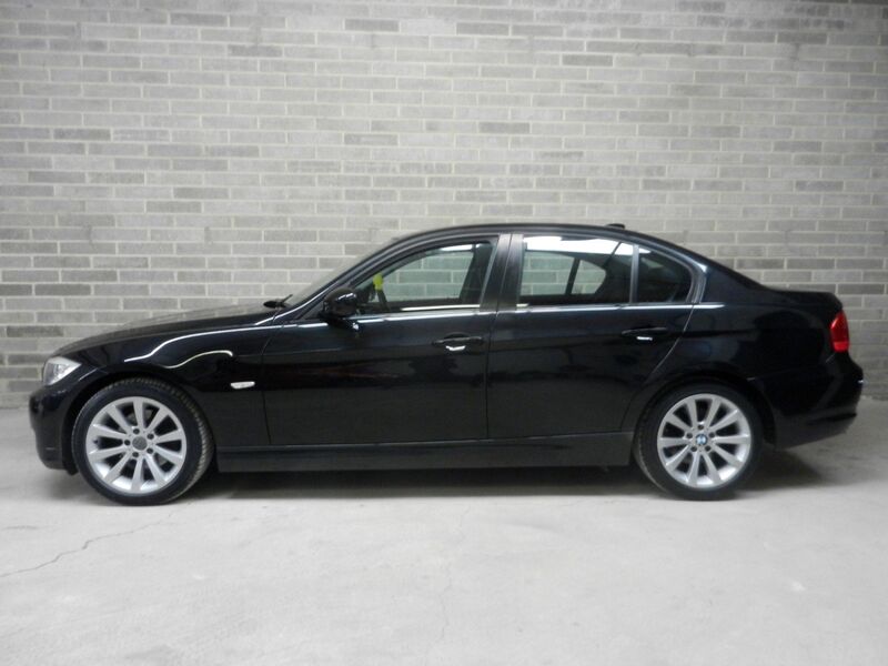 View BMW 3 SERIES 2.0 318d SE Business Edition Steptronic Euro 5 4dr