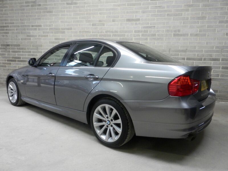 View BMW 3 SERIES 2.0 318i SE Euro 5 4dr