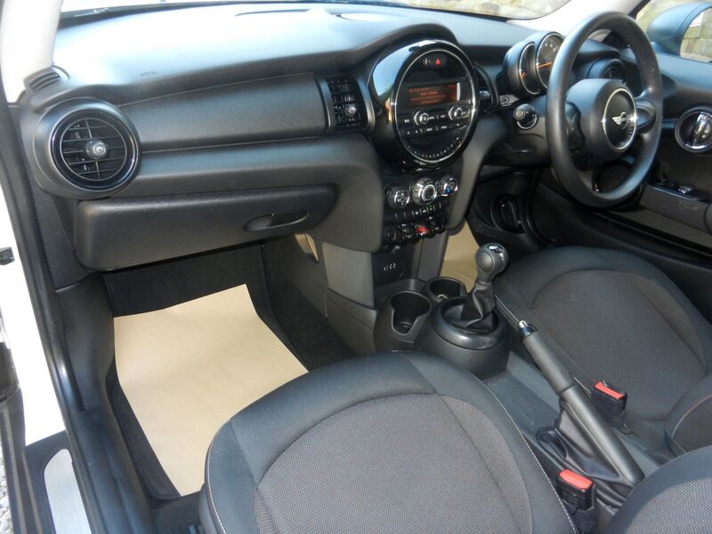 MINI HATCH