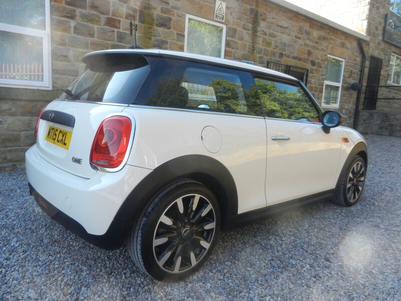 MINI HATCH