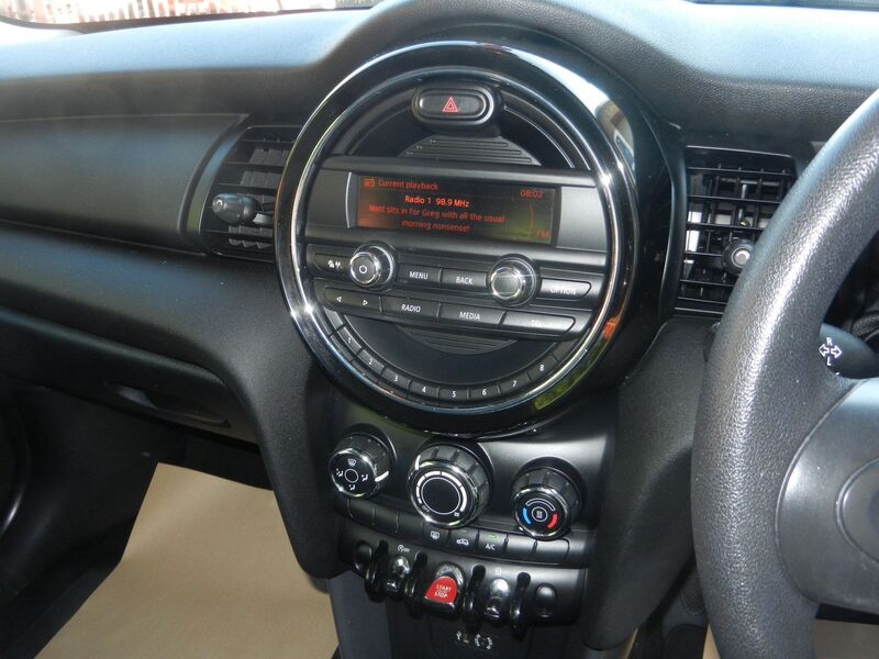 MINI HATCH