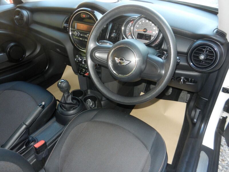MINI HATCH