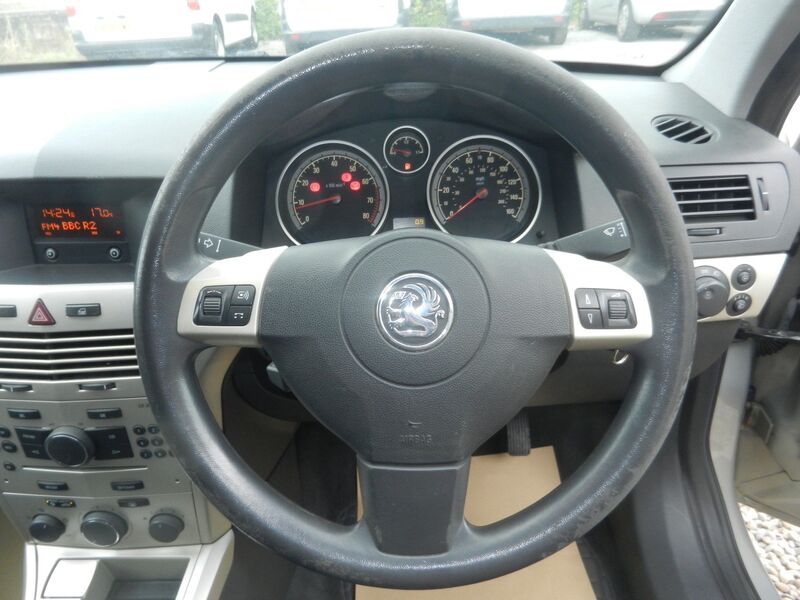VAUXHALL ASTRA