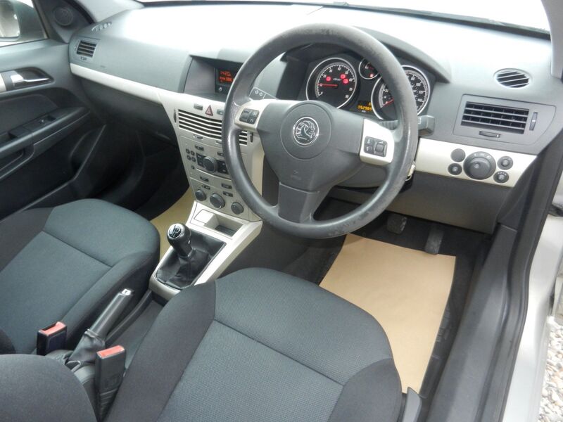 VAUXHALL ASTRA