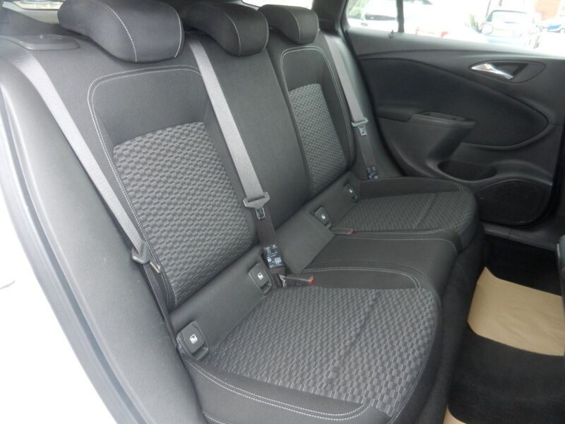VAUXHALL ASTRA