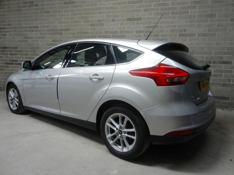 View FORD FOCUS 1.6 TDCi Zetec Euro 5 (s/s) 5dr