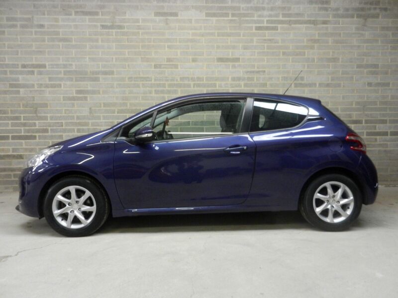 View PEUGEOT 208 1.2 VTi Active Euro 5 3dr